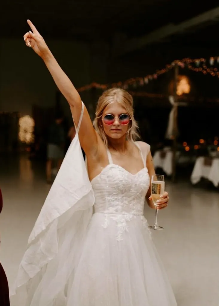 Photo of owner of emilue in wedding, having fun